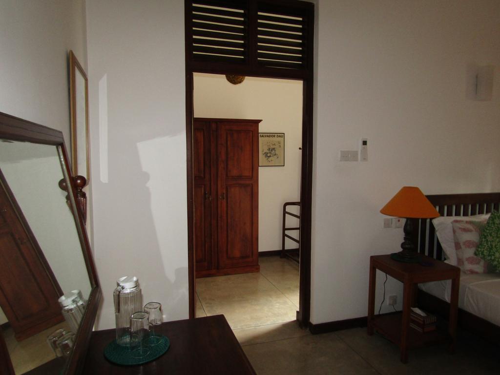 The Mirror Mansion Hotell Rajagiriya Exteriör bild