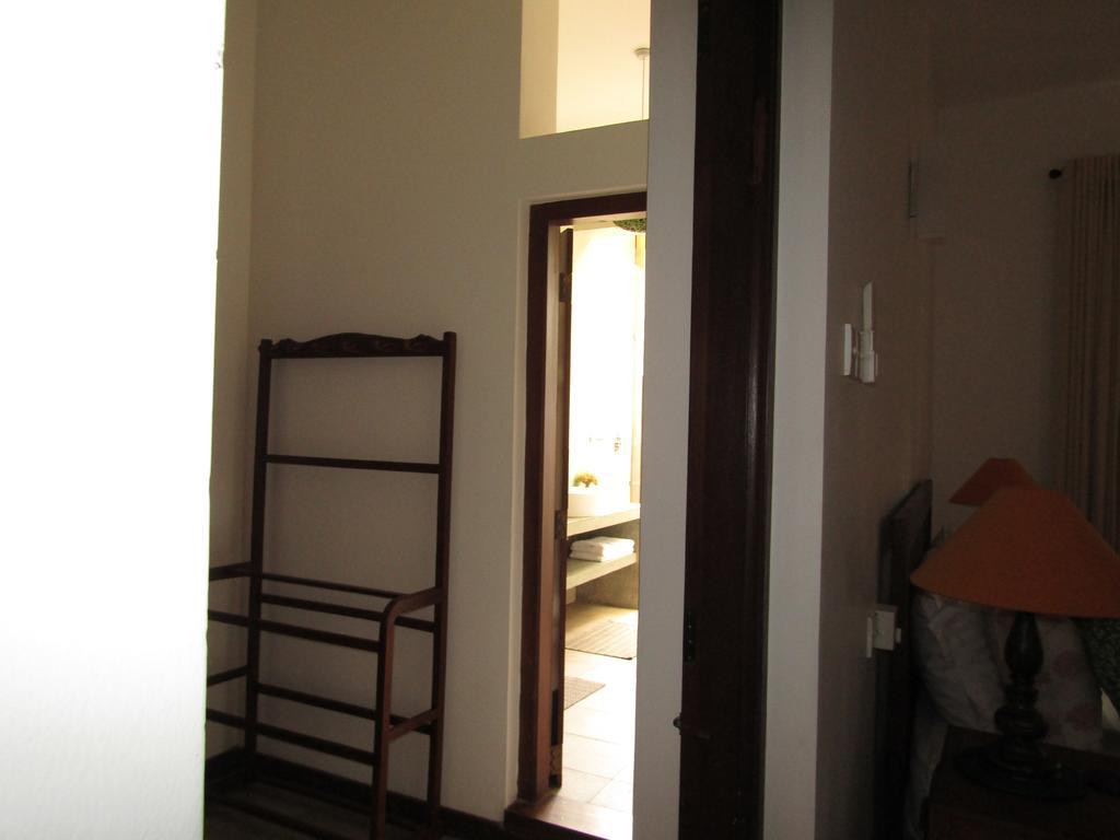 The Mirror Mansion Hotell Rajagiriya Exteriör bild