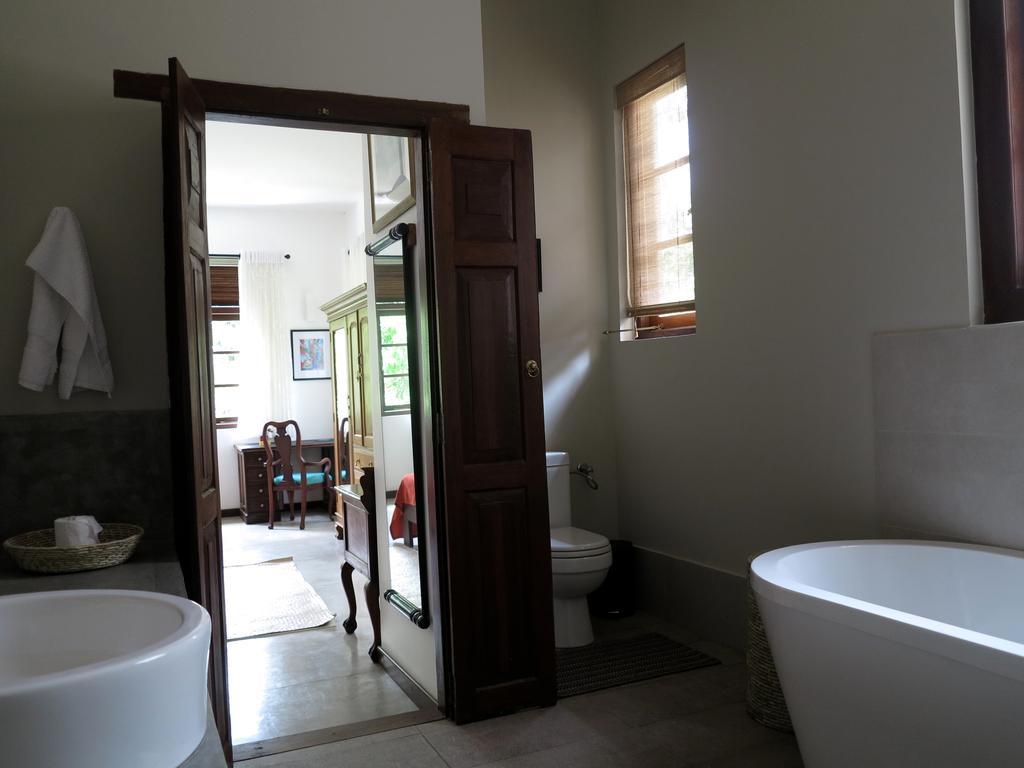 The Mirror Mansion Hotell Rajagiriya Exteriör bild